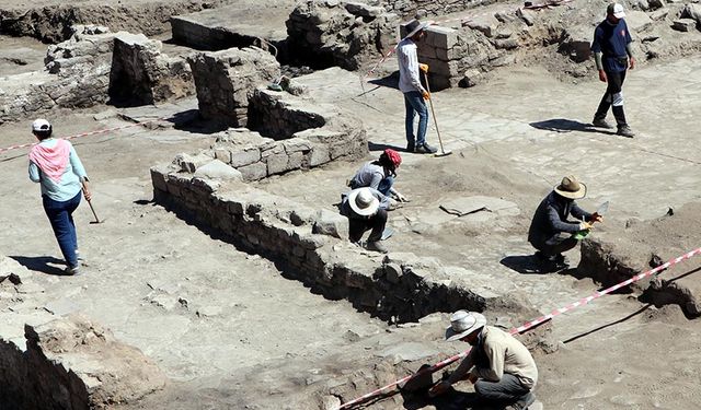 Van'da Osmanlı dönemine ait pazar yeri ortaya çıktı