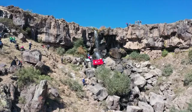 Erciş’te Doğa Tutkunları Deliçay Kanyonu'nda Buluştu