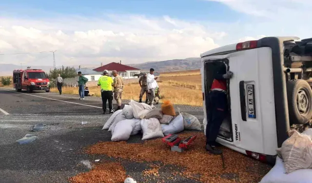 Muradiye 'de Minibüs Takla Attı Araçta 2 Kişi Yaralandı!