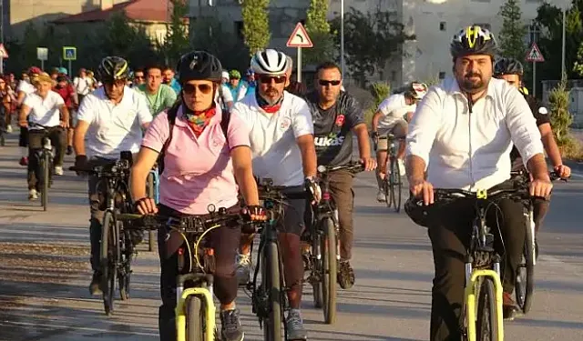 Van’da Sağlıklı Yaşam İçin Pedal Çevirenler Tarihe Geçti: Halk Sağlığı Haftası’nda Rüya Gibi Bir Bisiklet Maratonu!