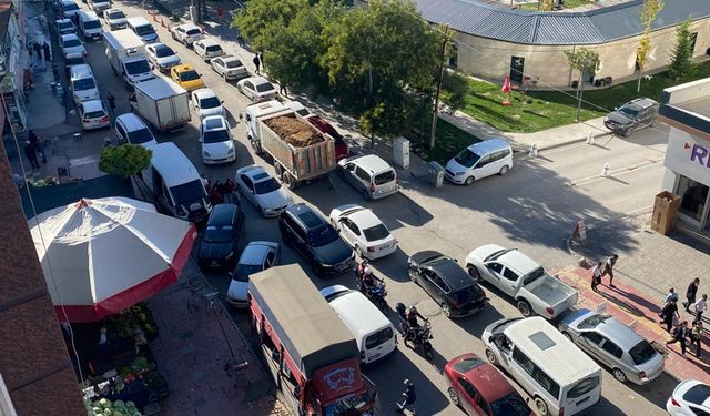 Van yollarında trafik derdi bitmiyor!