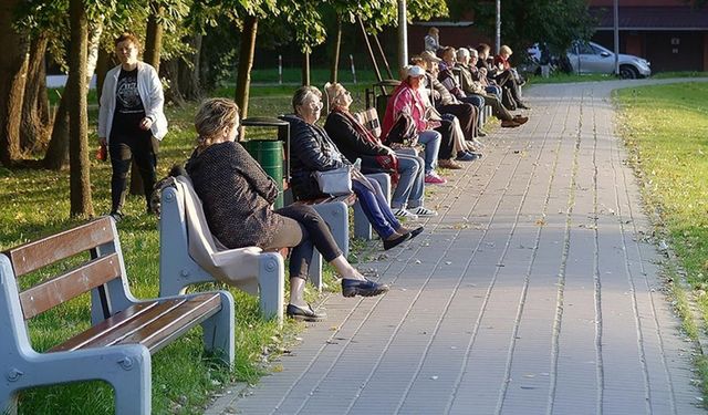 Dünyadaki yaşlı nüfusun 2030'da genç nüfusu geçeceği tahmin ediliyor