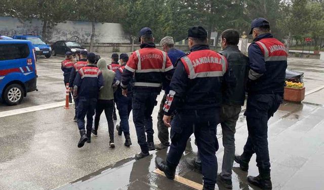 Van'da kaçakçılık operasyonlarında 90 şüpheli yakalandı