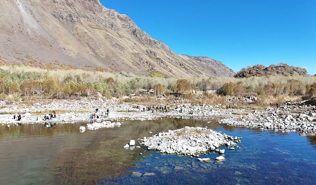 Doğaseverler Nemrut Kalderası'nda çevre temizliği yaptı