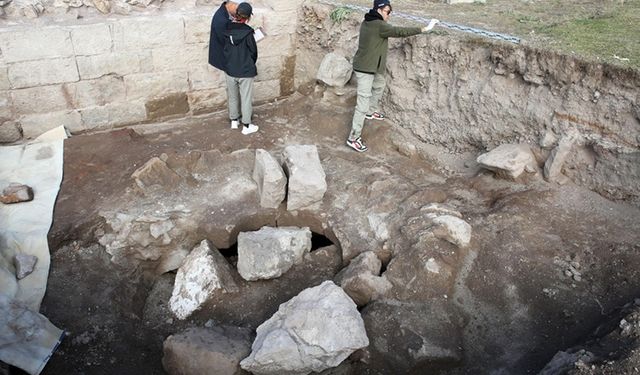 Eski Ahlat Şehri Kalesi'ndeki kazılarda su sarnıcı ortaya çıkarıldı