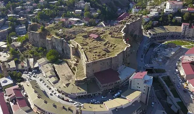 Bitlis Kalesi kazısında 1500’lü yıllara ait su şebekesi bulundu