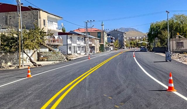 Süphan caddesinde yol çizgi boyama çalışması yapıldı