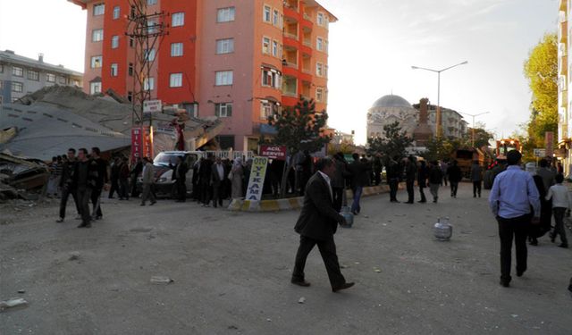 Van’da 13 yıl önceki depreme düğünlerinde yakalanan çift: Çığlıkları unutamıyoruz