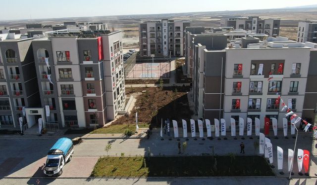 Diyarbakır’da 641 deprem konutu hak sahiplerine teslim edildi