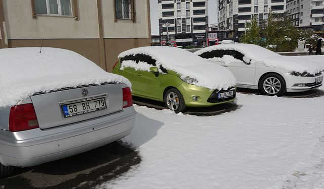 Bitlis’te Ekim ayında kar yağışı