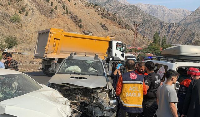 Hakkari-Çukurca kara yolunda kaza: 7 yaralı