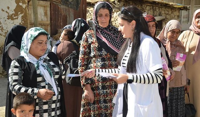 Hakkari'de sağlık ekipleri, erken teşhisle hayat kurtarmak için köy köy dolaşıyor