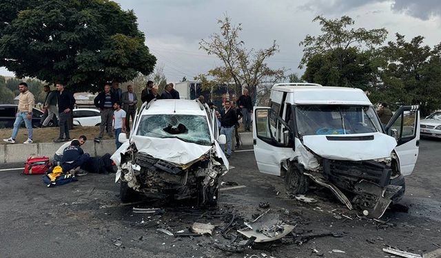 Ağrı'da trafik kazası: 10 yaralı