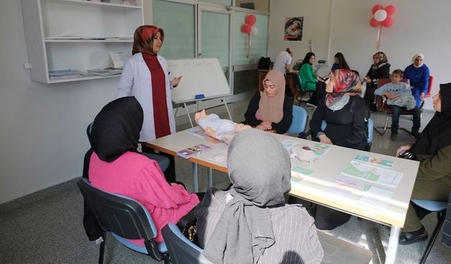 Van’da anne adayları gebe okulu ile doğuma hazırlanıyor