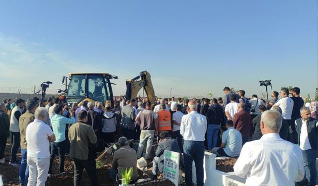 Van Gölü kıyısında cesedi bulunan Rojin, Diyarbakır'da defnedildi