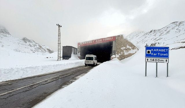 Van'da kapatılan yol ulaşıma açıldı