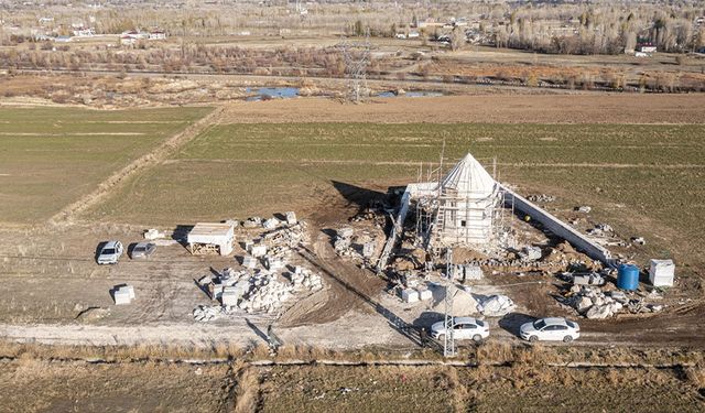 Van depremlerinde hasar gören tarihi yapıda restorasyon çalışması devam ediyor