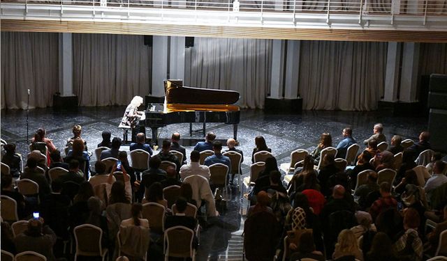 Dünyaca ünlü Piyanist Van’da konsere katıldı