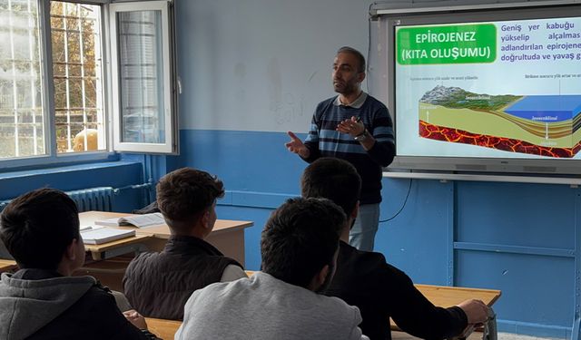 Depremzede öğretmenin eğitim azmi