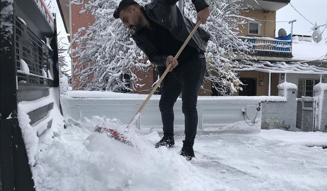 Bir ilde kar nedeniyle okullar yarın da tatil edildi