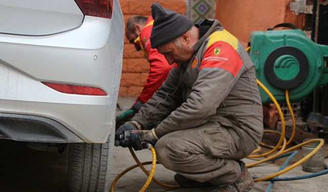 Van’daki oto lastikçilerde hareketlilik başladı