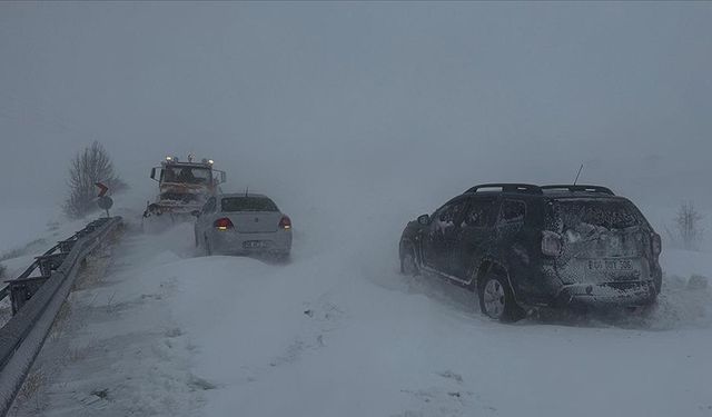 Kayseri-Sivas yolu ulaşıma kapandı