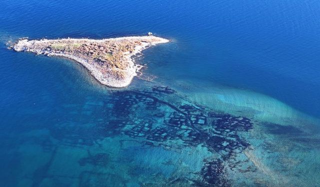 Van Gölü çekildikçe su altındaki tarih ortaya çıkıyor