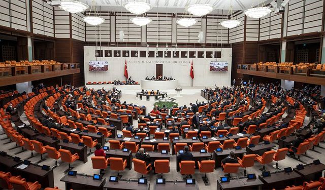 TBMM'de gündem yoğun: Çakarlı araç kullananlara 15 kat ceza