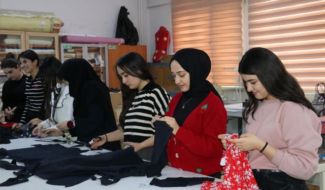 Van'da moda tasarım öğrencileri bu kez onlar için dikiyor