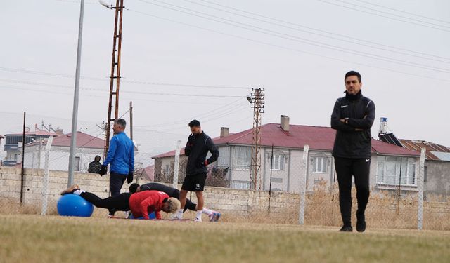 Vanspor Teknik Direktörü Ümit Bozkurt: Bu yarıştan geri dönüş yok!