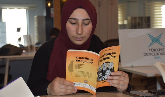 Van'da TÜGVA'nın "Kitap Kurdu Projesi" ile binlerce öğrenci kitapla buluşuyor