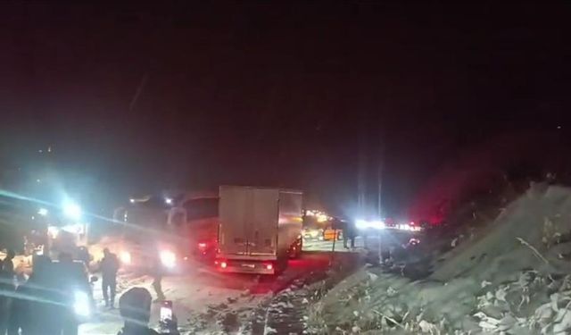 Van'da kar yağışı trafik kazalarına neden oldu