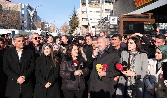 Van’da basın açıklaması yapıldı! Zeydan: “Kayyum dönemi değil kucaklaşma dönemidir”