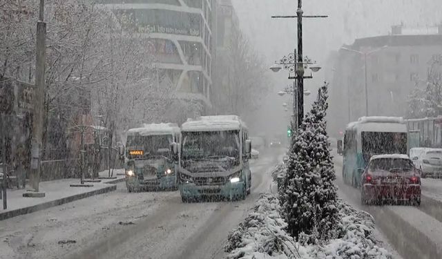 Meteoroloji zaman bildirdi! Van’a kar yağışı o saatlerde başlayacak