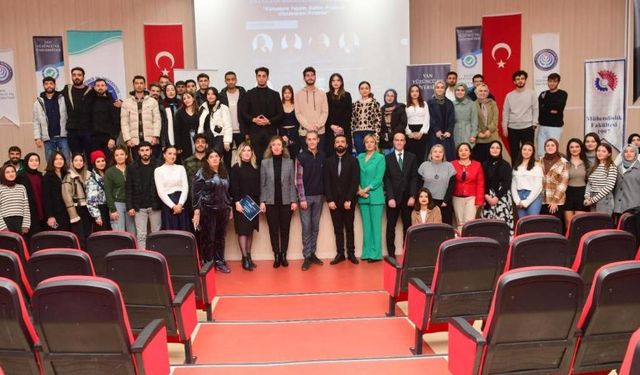 Van'da 'Geleceği Şekillendiren Adımlar' paneli