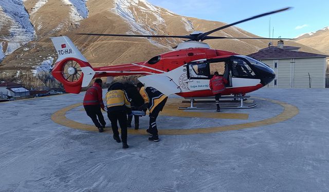 Helikopter ambulans Van'da 60 yaşındaki hasta için havalandı