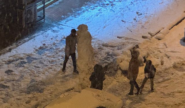 Van'da kar çocukların neşe kaynağı oldu