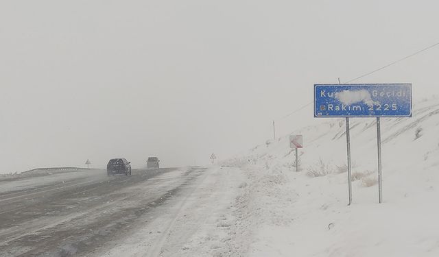 Kurubaş Geçidi yoğun kar nedeniyle ulaşıma kapatıldı