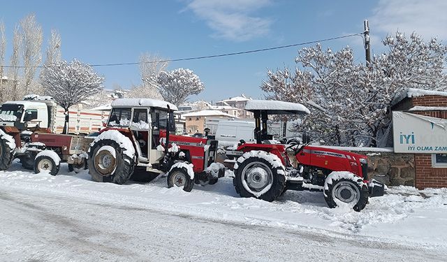 Özalp ilçesinde kar yağışı