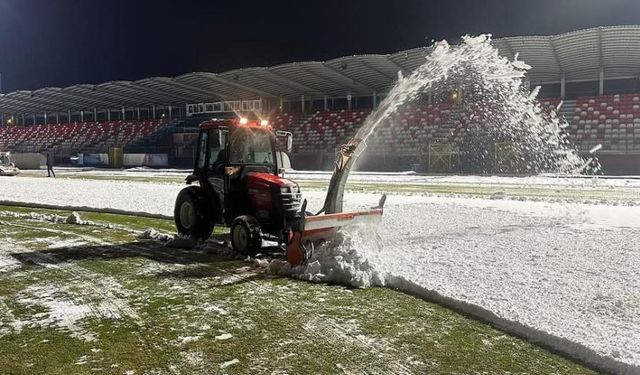 Van'ın stadı, Mersin maçı öncesi kardan temizlendi