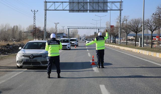 Van'da o denetimler sürüyor! 14 kişiye idari para cezası uyguladı