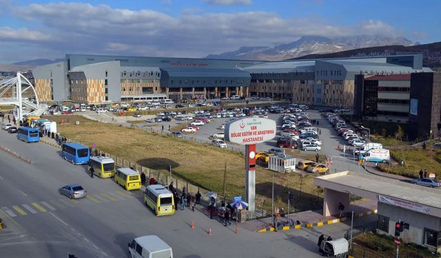 Elazığ'dan sevk edilen bebek Van'da şifa buldu