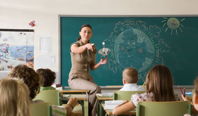 Milyonlarca öğretmeni ilgilendiriyor! Öğretmenlerin yer değiştirme duyurusu yayımlandı