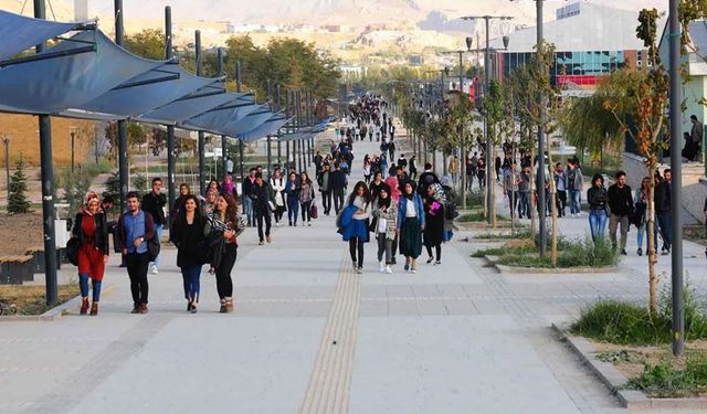 Van'da üniversite mezunu gençler istihdam garantili kursla iş sahibi oluyor