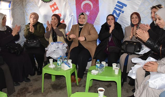 Hizmet-İş Sendikası Kadın Komite Başkanı Aydın Van'da konuştu: 'Üyelerimizin haklarını iade edin'
