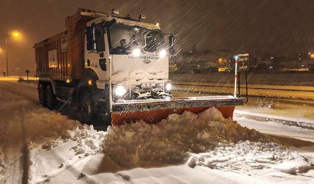 Van’a yılın ilk karı düştü! Meteoroloji’den peş peşe uyarılar geldi