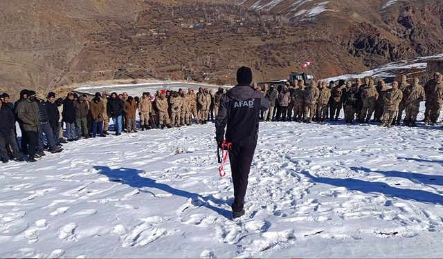 Van'da güvenlik korucularına çığda arama kurtarma eğitimi verildi