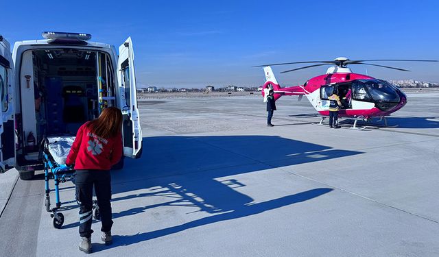 Hamile kadın ambulans helikopter ile Van'a getirildi