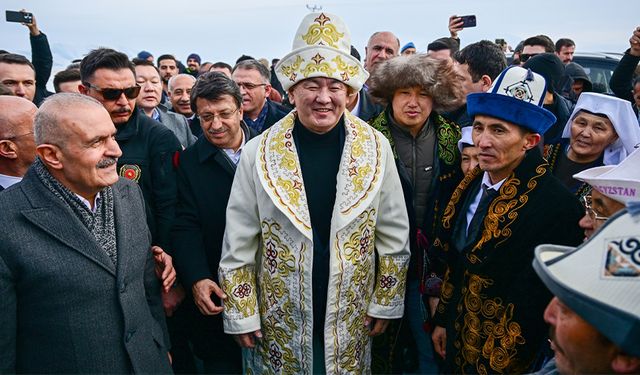 Moğolistan Cumhurbaşkanı, Hülagü Han'ın Van'daki saray kalıntılarını inceledi