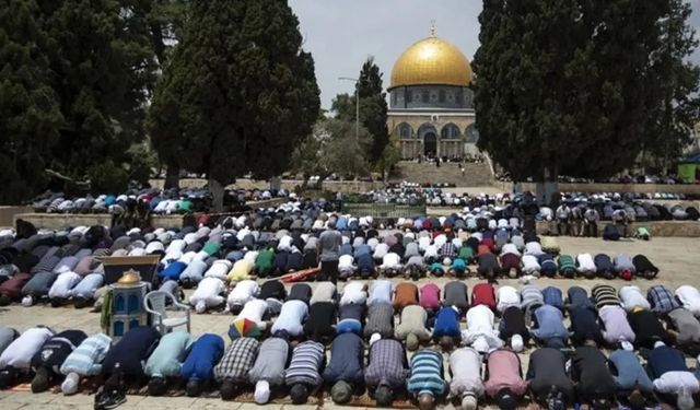 Mescid-i Aksa’da ateşkes sonrası ilk cuma namazı